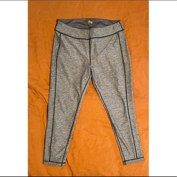 Nola Reversible Leggings - Picture 2 of 4